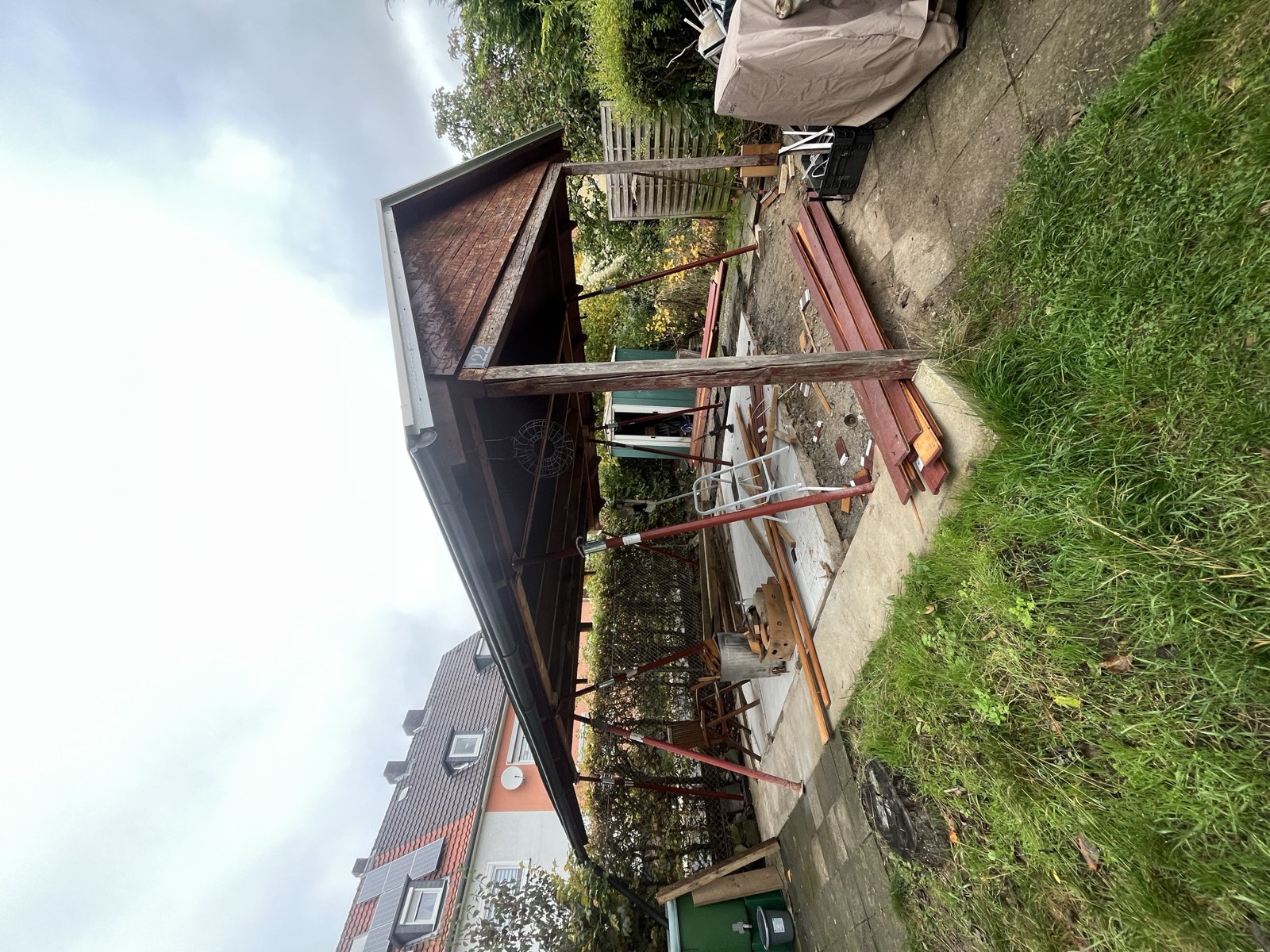 Bodenplatte und Fundament Gartenhaus-Neubau, Armierungsstahl und Schalungsbretter